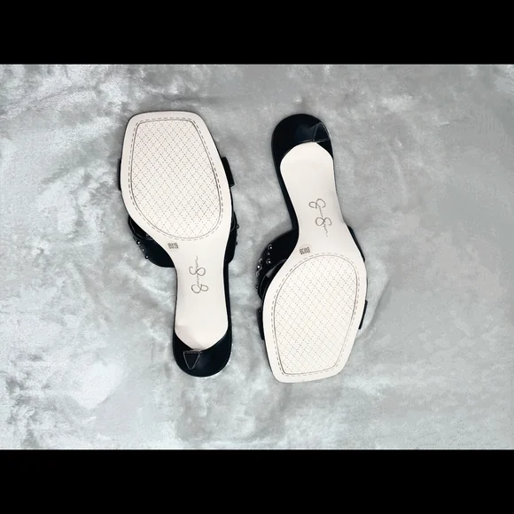 *SOLD* Jessica Simpson Grommet/Studded Black Qemette Heels - Picture 3 of 5